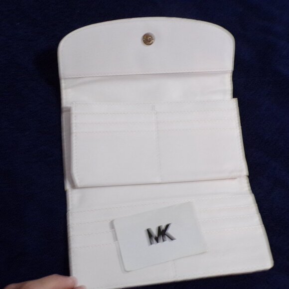 Michael Kors Wallet White & Gold New - Picture 3 of 6